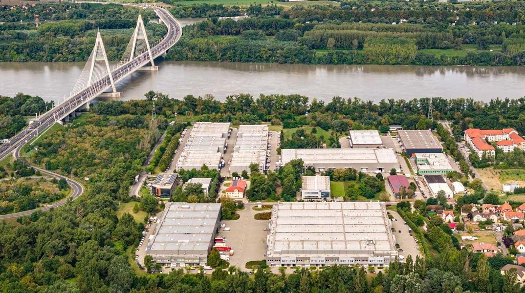 Raktárak Login Business Park, Budapest - raktárak bérbeadásra
